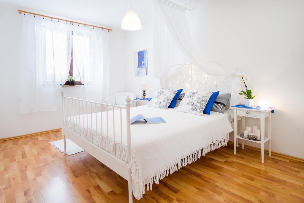 Apartment Katarina Malinska Zimmer foto